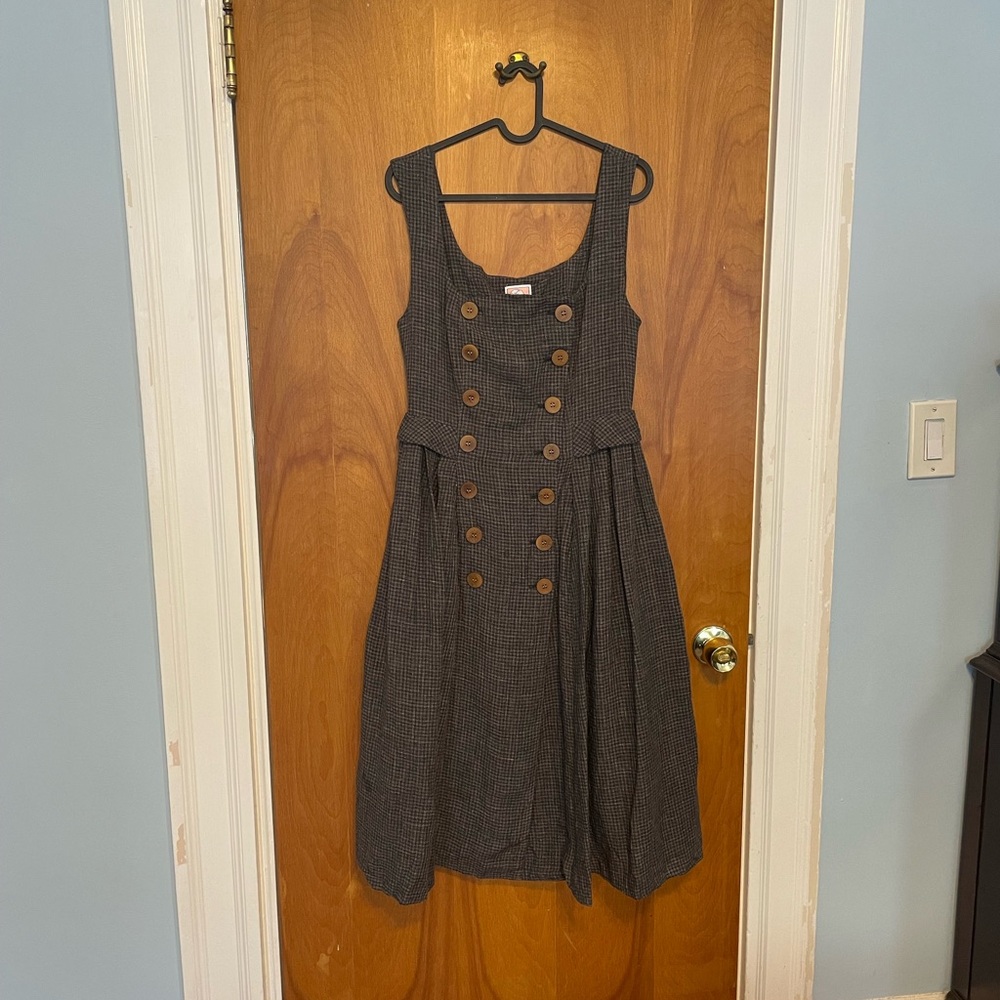 Double breasted linen dress in gray/brown check pinafore dress. Linennaive.